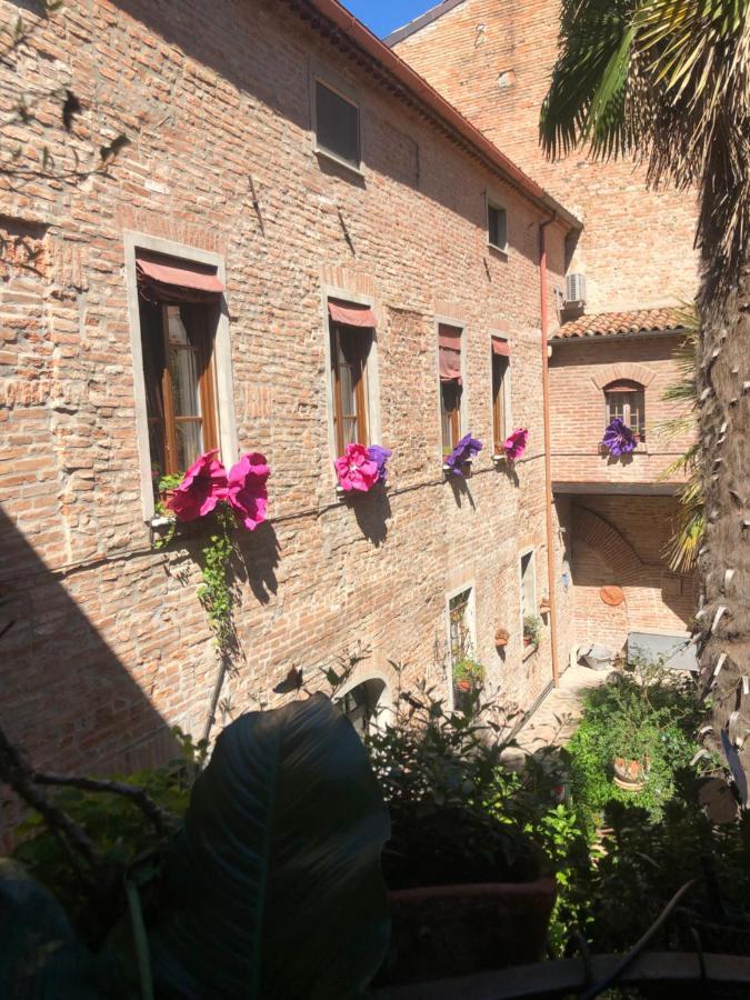L'Ape Regina Lejlighed Ferrara Eksteriør billede